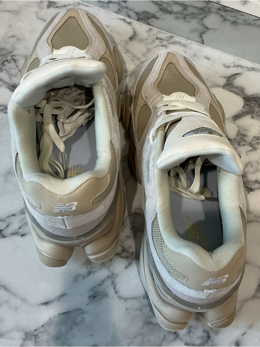 New Balance 9060 Unisex Beige/Cream Sneakers M7.5 W9.0